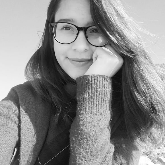 Meet your Posher, Selena - Picture 1 of 1